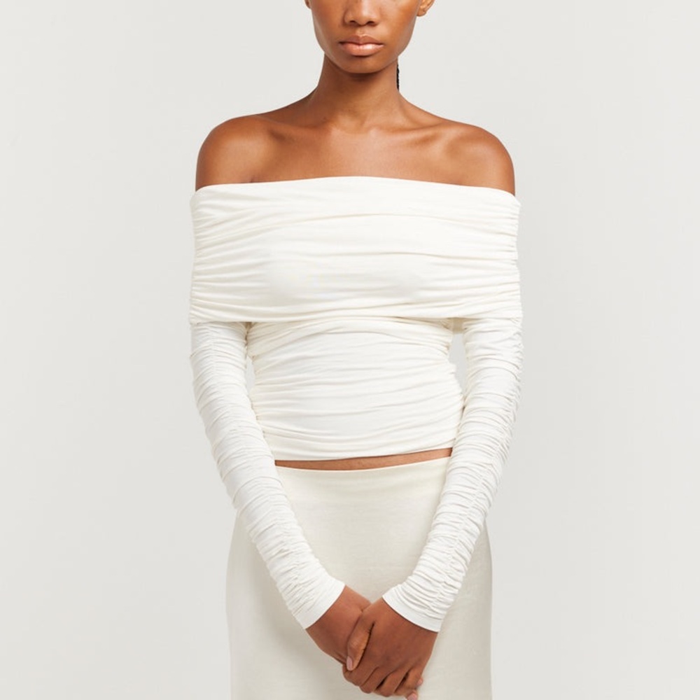 Henne Off-Shoulder Lauretta Too Cream